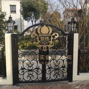 villa iron gate 5