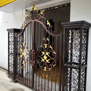 Wrought Iron Gate China Driveway Swing Door Pure Hands Fluorocarbon Paints 30 Year No Fade Peeling HC-G37