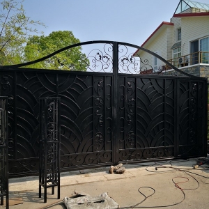Wrought Iron Gate China Driveway Swing Door Pure Hands Fluorocarbon Paints 30 Year No Fade Peeling HC-G43